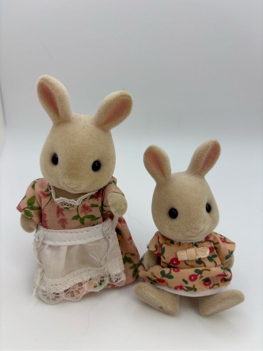 Sylvanian Families Calico Critters Rabbit Mother & Baby Figure Set Floral Dress